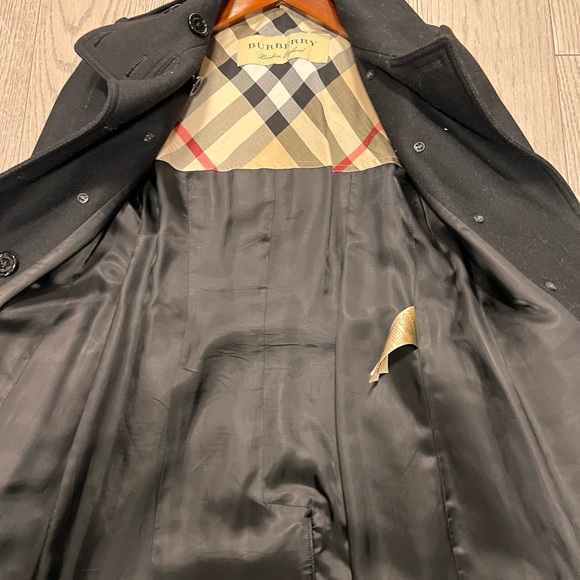 Like New Burberry Black Wool Coat. Size UK 4 - Picture 4 of 5